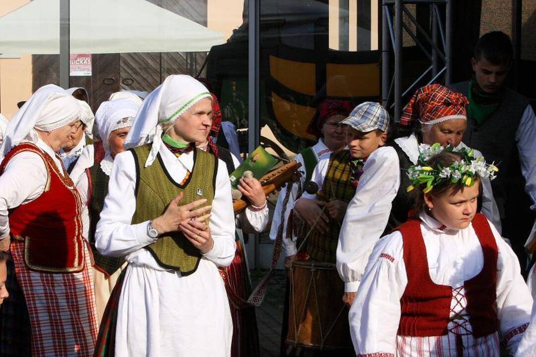 Festivalis „Atataria lamzdžiai“ gaivina vestuvių tradicijas