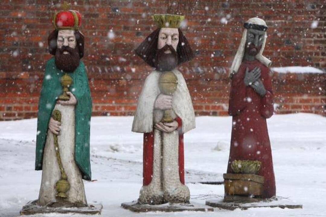 Pėstieji griūva ant ledo, vairavimo sąlygos tragiškos (papildyta)
