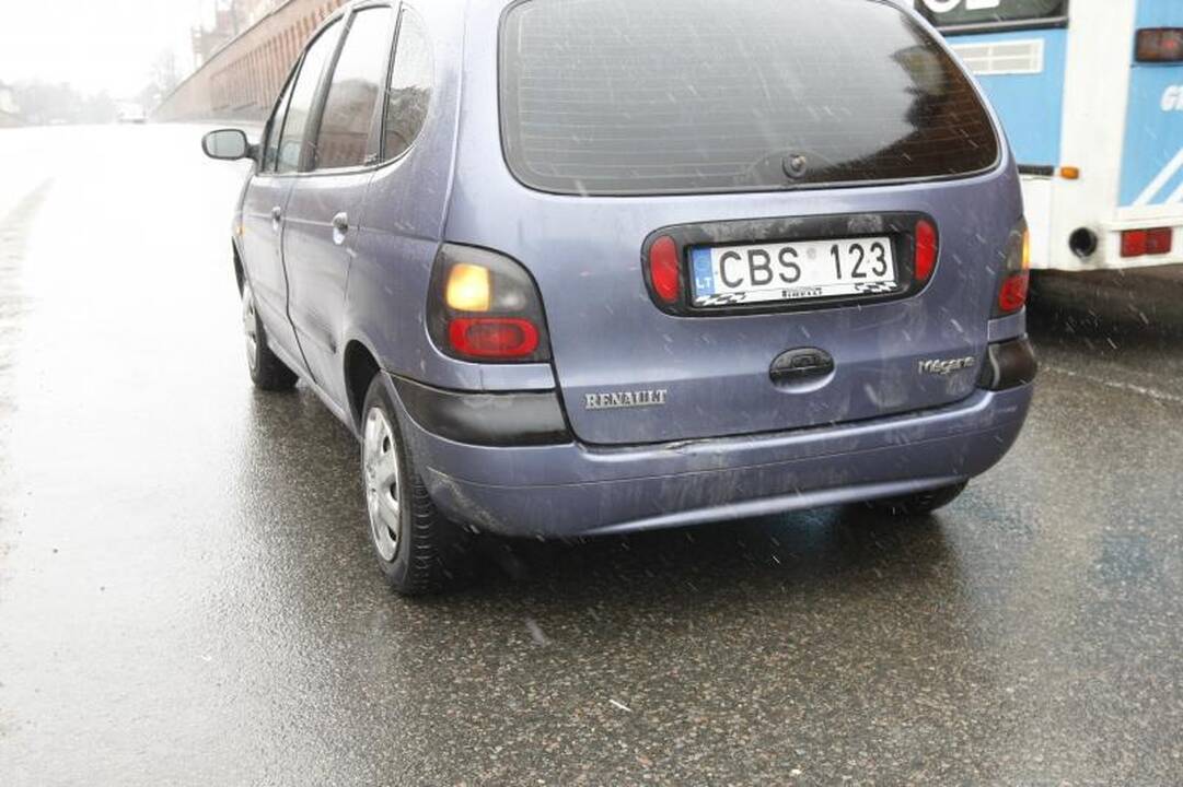 Klaipėdoje prie viaduko susidūrė trys mašinos