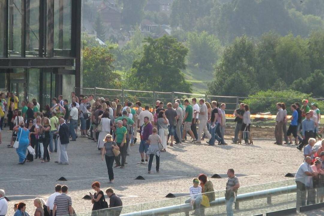Tūkstančiai kauniečių traukė į "Žalgirio" areną