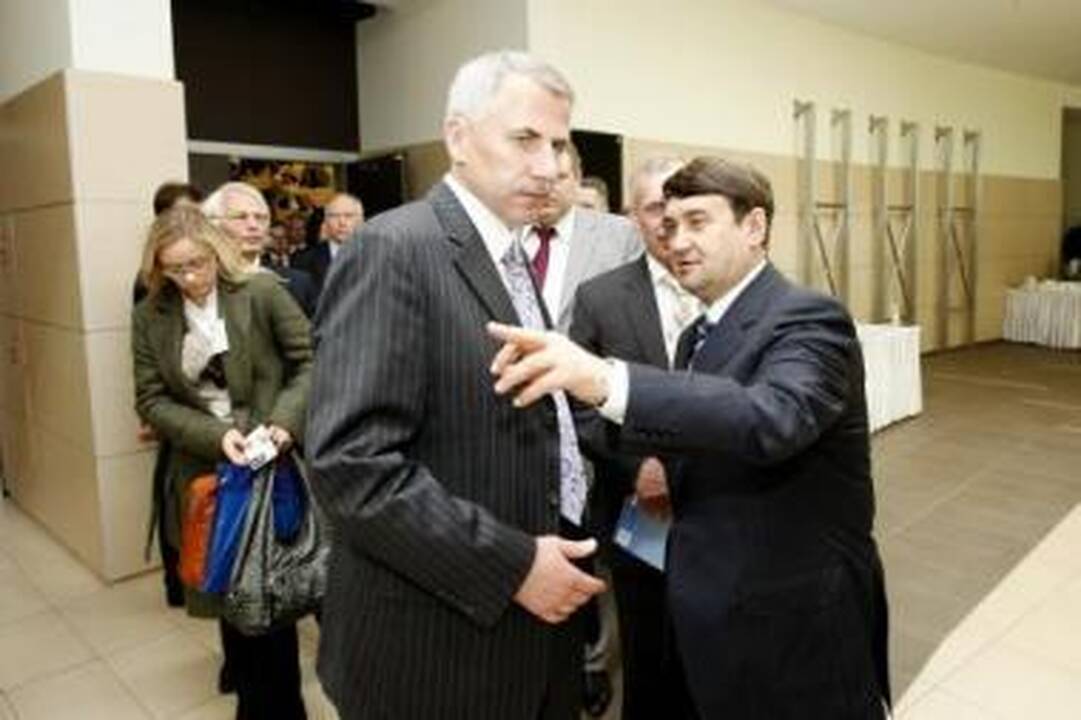 Atšilo: Rusijos transporto ministras I.Levitinas (dešinėje) teigė, jog derybų atmosfera tarp Lietuvos ir Rusijos tapo draugiškesnė.