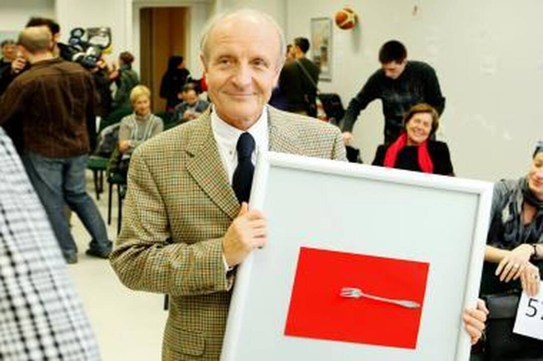 Šakutę aukcione pirko už 50 litų 