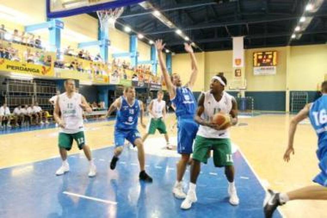 Išleistuvės: "Žalgirio" krepšininkai, išlydėdami Mariupolio "Azovmaš" komandą, draugiškose rungtynėse ją įveikė 85:81.