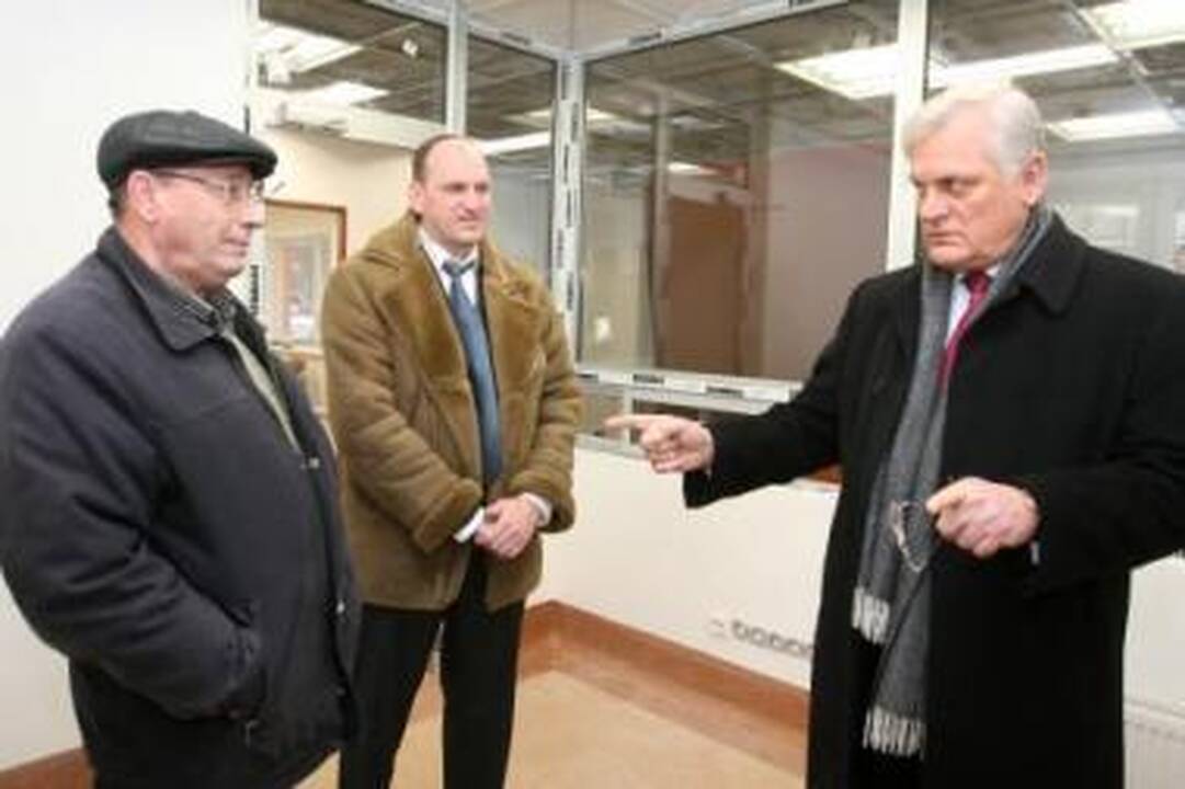 Svajonė: M.Romerio universiteto Teismo medicinos instituto vadovas A.Pauliukevičius (dešinėje) ir Klaipėdos padalinio viršininkas V.Armonas (viduryje) norėtų, kad darbų vykdytojas...