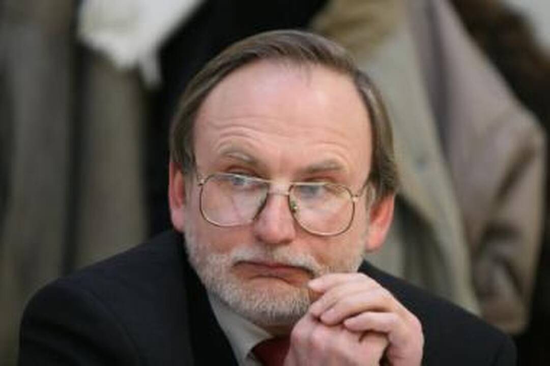 Brangi šiluma šildo ir lauką