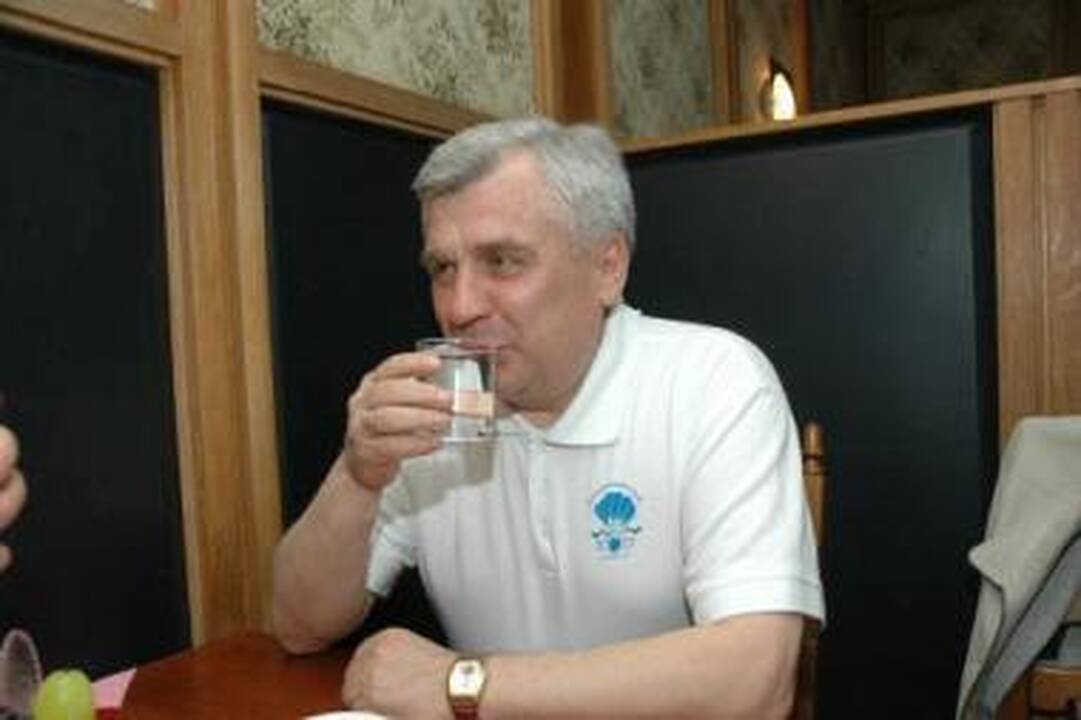 Merijos bufete - butelių eilė 