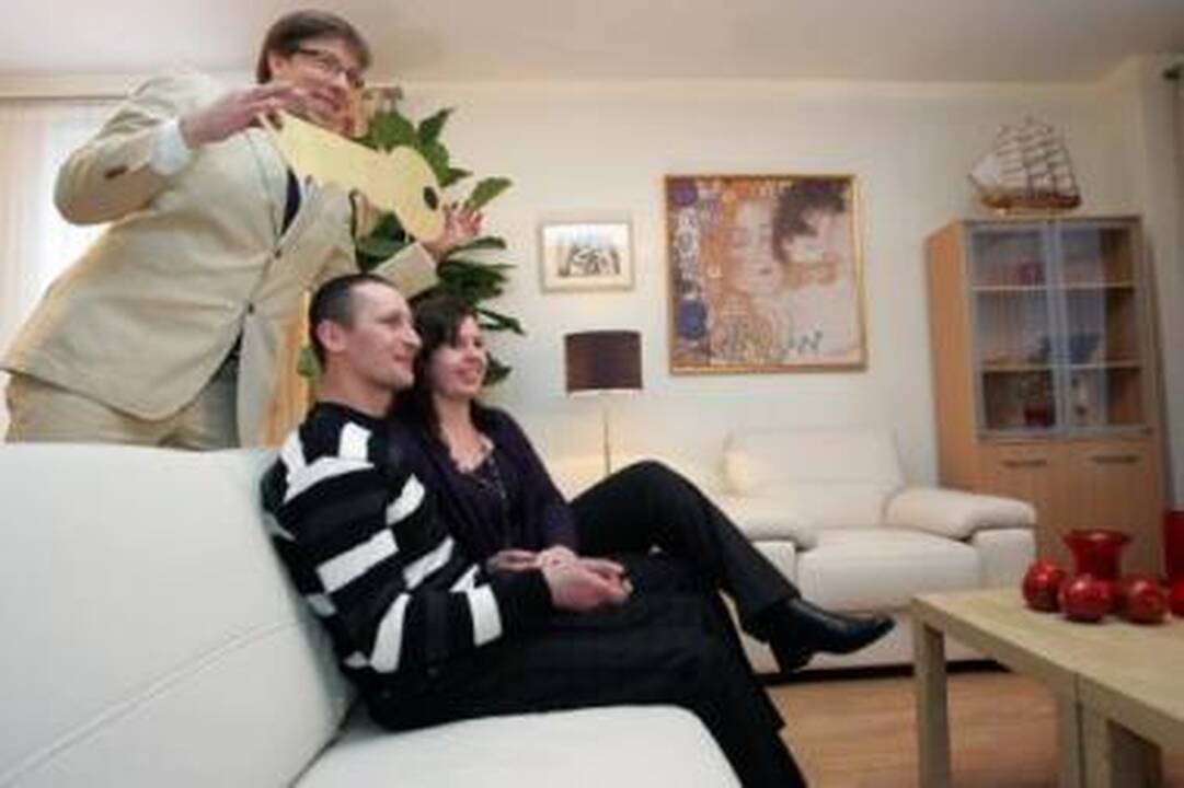 Džiaugsmas: Kukanskiai juokavo, kad laimėto buto svetainė didesnė už jų būstą Kaune.