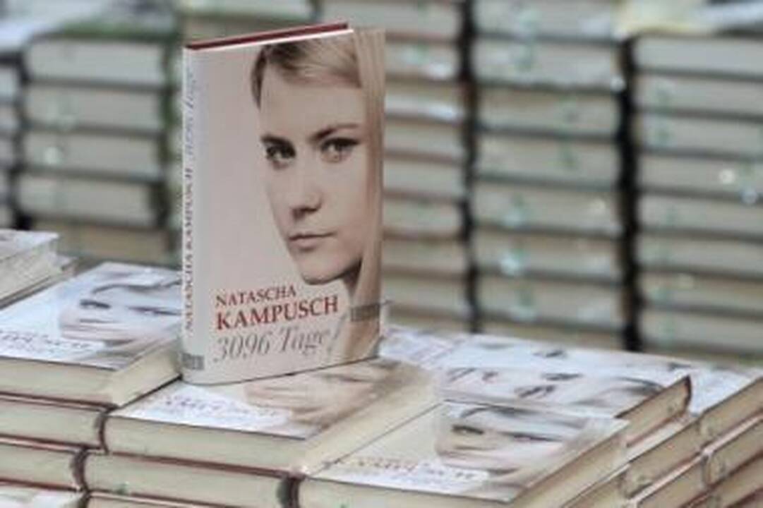 Įkaitė: po aštuonerių metų maniako nelaisvėje N.Kampusch sugebėjo grįžti į normalų gyvenimą, nors kraupūs prisiminimai ją lydės visą gyvenimą.