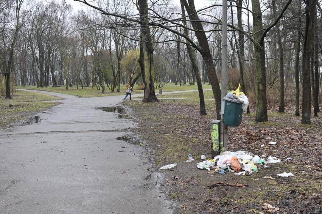Ramybės parkas virto šiukšlynu
