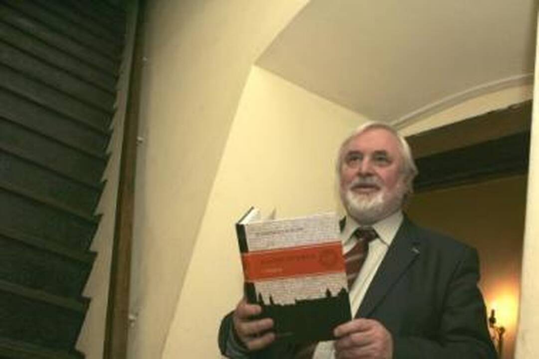 Anot Z.Kiaupos, pagrindinė problema rašant Kauno istoriją - kariavimas su fantastais ir pseudoromantikais