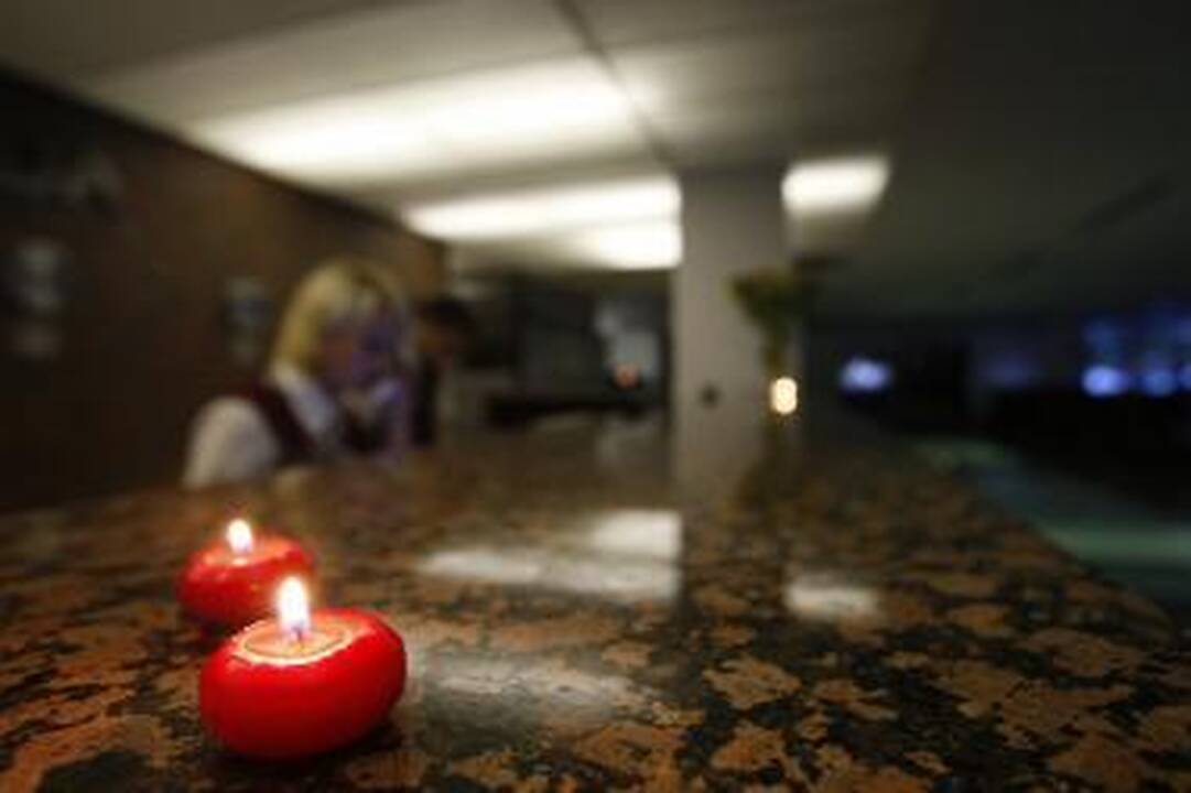 Viešbučiai protestavo tamsoje
