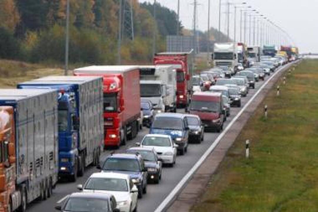 Nauda: eismo radijo informacija Vakarų šalyse vairuotojams padeda aplenkti spūstis.