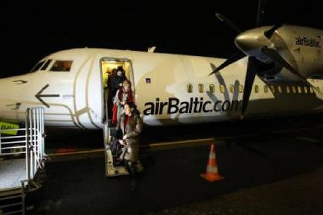 Paslaugos: trečiadienio vakarą Vilniuje turėję būti "Air Baltic" keleiviai Rygos oro uoste praleido visą naktį.