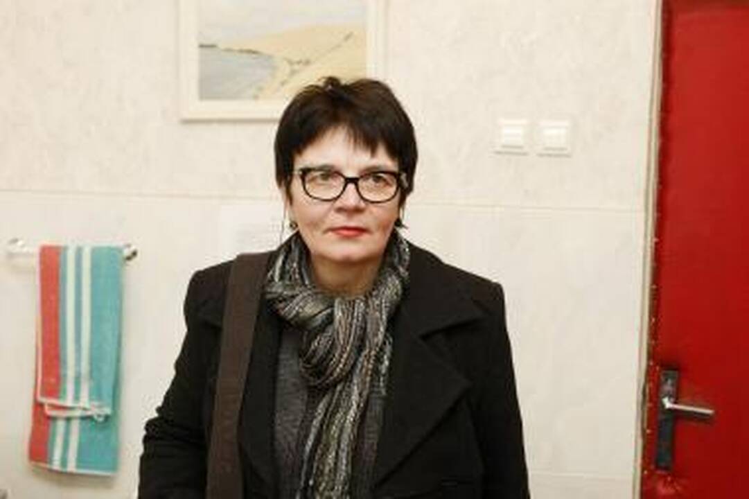 Įskaudino: dvi valandas prie eksperto durų laukusi J.Jakelienė tegavo lapelį su neveikiančio telefono numeriu.