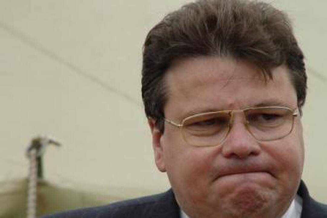 Nepatvirtina: vienas galimų kandidatų į išrinktosios prezidentės komandą – ambasadorius prie NATO L.Linkevičius. Jis tvirtina, kad ši galimybė su juo nebuvo derinta.