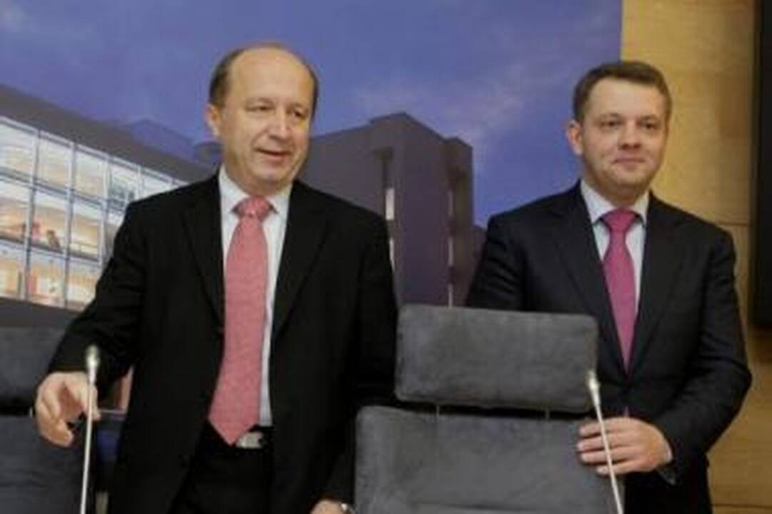 Biudžeto karpymas audrina politikus