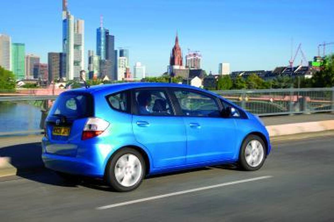 Antros kartos "Honda Jazz": laimėjimai ir praradimai