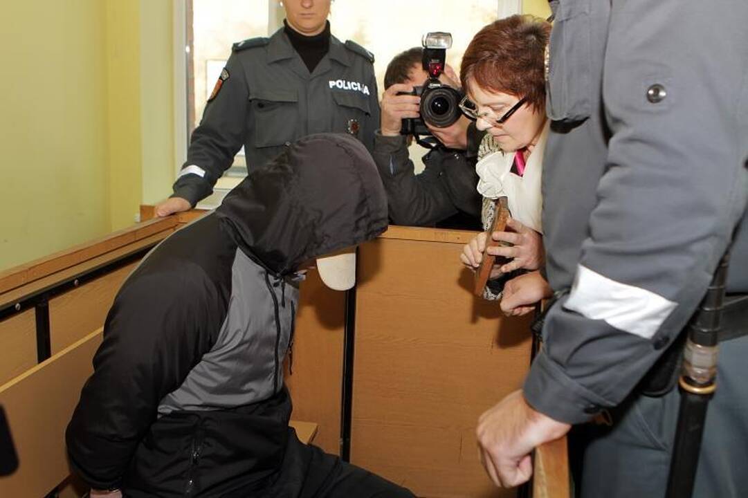 Teismas    atvertė    nėščiosios    nužudymo     bylą