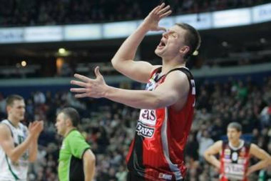 Grėsmė: jei pasipils visų nepatenkintų žaidėjų ieškiniai, "Lietuvos ryto" arena gali būti dar ne kartą areštuota, o gal ir išvaržyta.