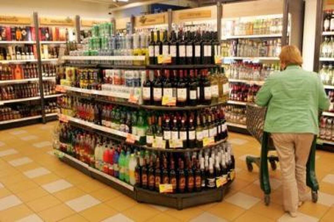 Uždraudė: nors Minsko "Iki" laikysis draudimo prekiauti alkoholiu, svaigalų vilniečiai galės nusipirkti toje pačioje vietoje – alkoholio skyrius liepą bus paverstas atskira parduotuve.