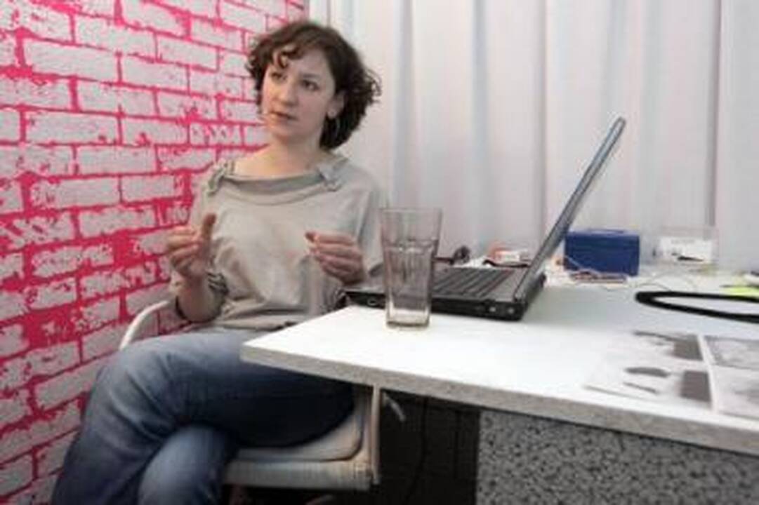 Galimybė: lankytojai gali įsigyti garsių dizainerių, studentų ar net vaikų globos namų auklėtinių darbų.