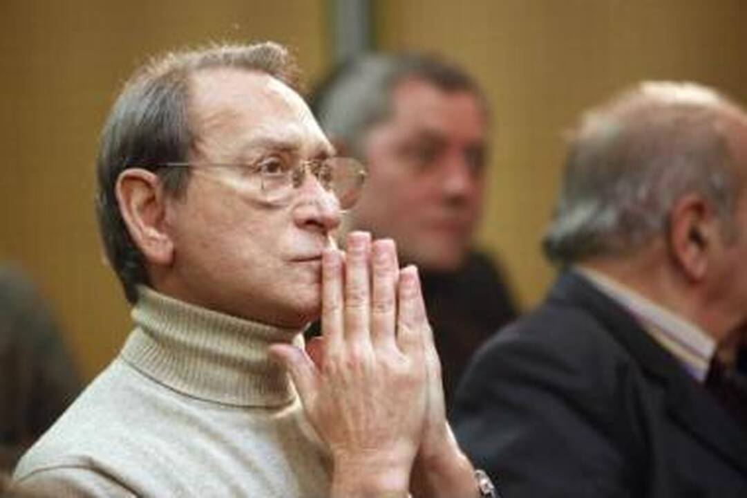 Žymiausi: Paryžiaus meras B.Delanoë, Vokietijos užsienio reikalų ministras G.Westerwelle, Berlyno meras K.Wowereitas,  Islandijos premjerė J.Sigurðardóttir – jie atviri homoseksualai.