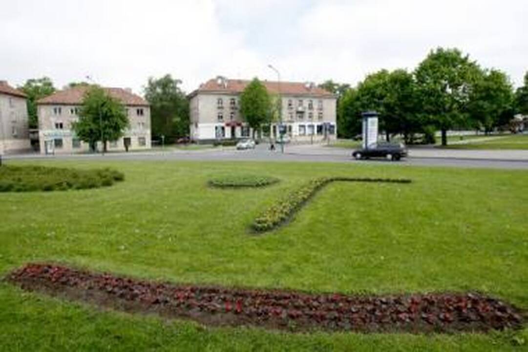 Pražydo: miesto logotipas "Klaipėda laisvu stiliumi" vėl pasipuošė gėlėmis.