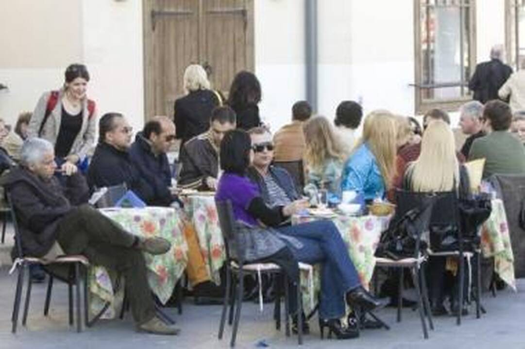 Sprendimas: kai kurios lauko kavinės naktį į sekmadienį nebus uždarytos iki paryčių.