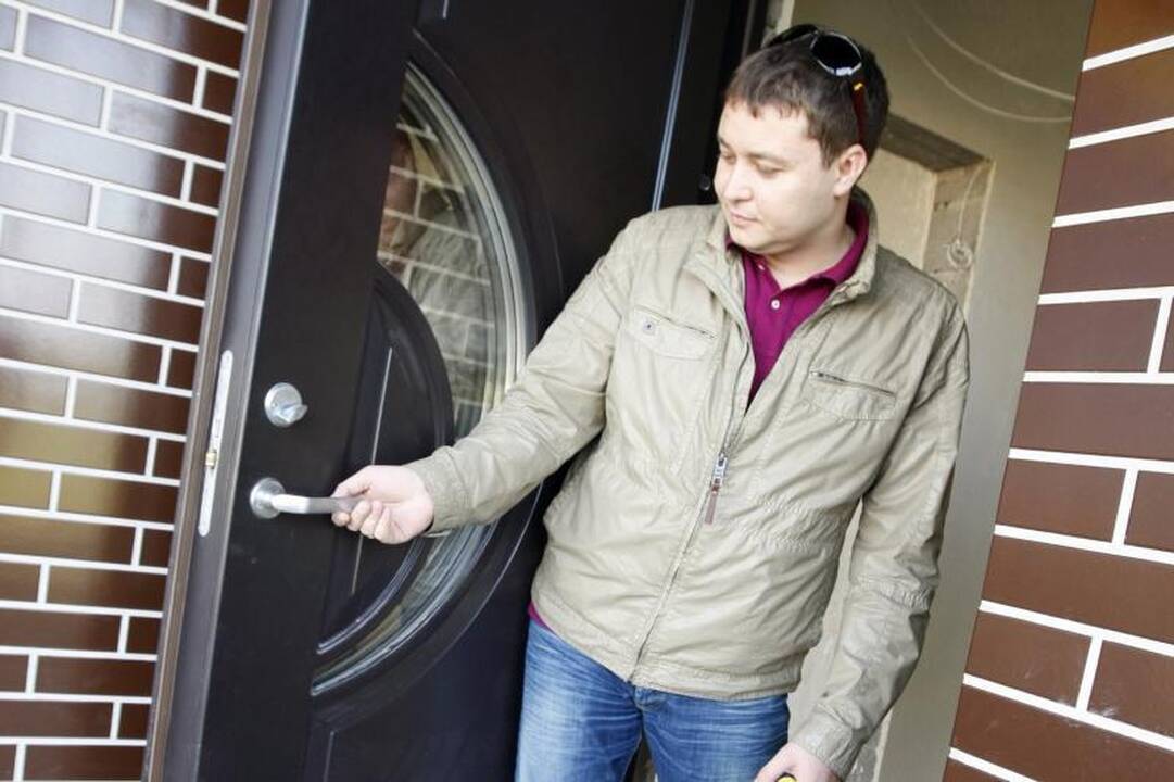 Konfliktas dėl brokuotų durų pasiekė teismą