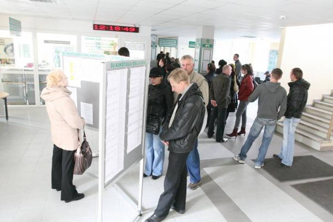 Darbdaviai iš būrio bedarbių neišsirenka tinkamo specialisto (papildyta)