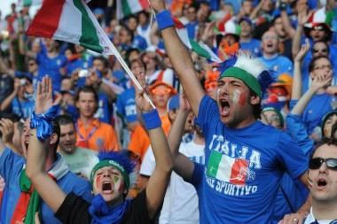 Populiaru: skelbiama, kad jau parduoti beveik visi 3 mln. bilietų į visas 64 čempionato varžybas.