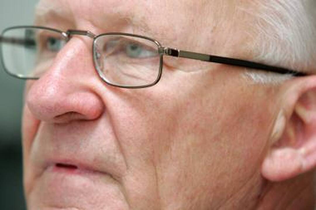 Tvirtinami senosios valdžios pamatai