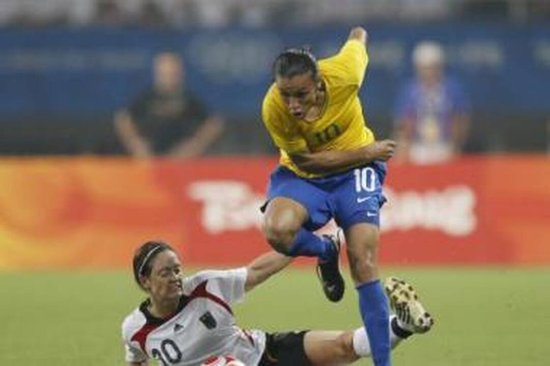 Marta – tarsi Pele su sijonu