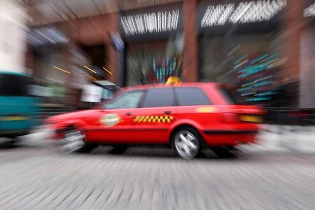 Oro uostas tramdys taksistus