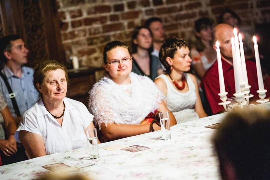 Senamiesčio kavinėse –    Dievo žodis   