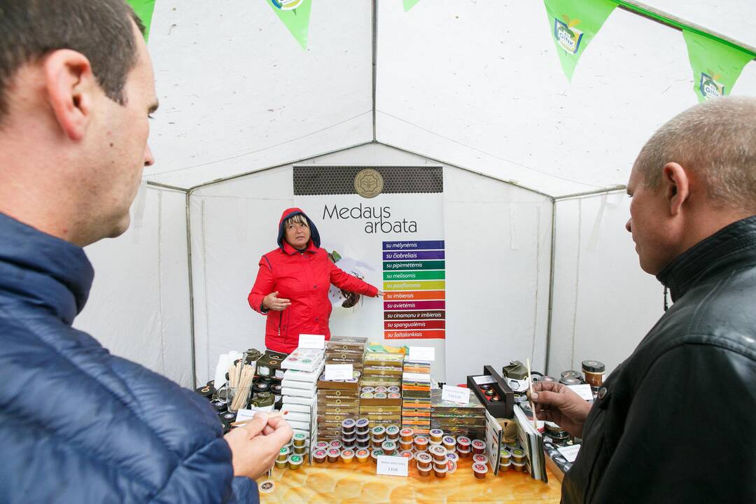 Maisto festivalis "Skanaus" lietingą šeštadienį