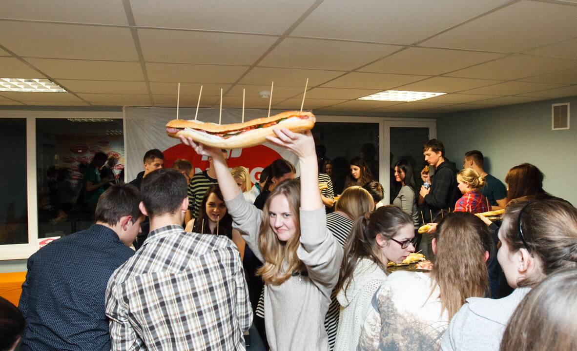 VDU studentai gamino ilgiausią sumuštinį