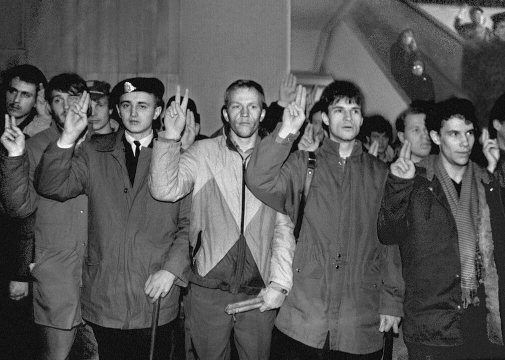 1991 — sovietų kariuomenė Vilniuje jėga užgrobė Televizijos bokštą bei Lietuvos radijo ir televizijos pastatą
