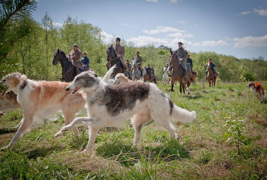 Lietuvoje kurtas BBC serialas „Karas ir taika“