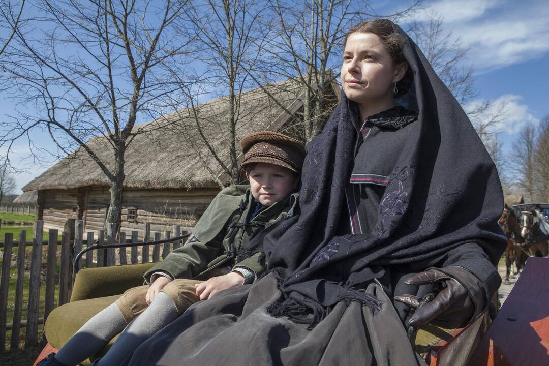 Lietuvoje kurtas BBC serialas „Karas ir taika“