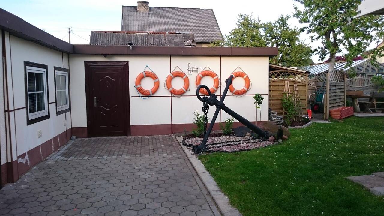 XVIII pabaigos britų fregatos inkaras ištrauktas Airijos Pietuose.