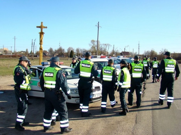 Patruliai per reidą linkėjo geros dienos
