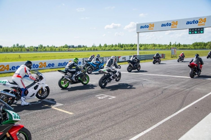 Lietuvos motociklininkai ruošiasi lenktynių maratonui