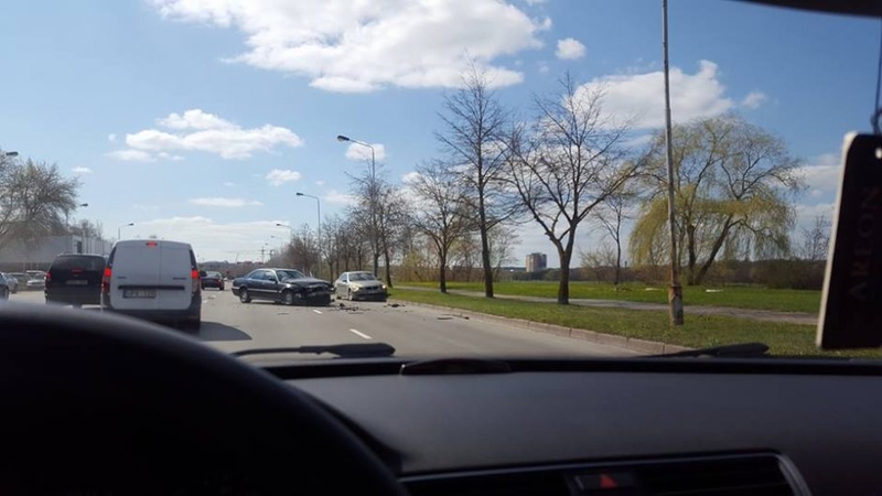Jonavos gatvėje susidūrė du BMW automobiliai