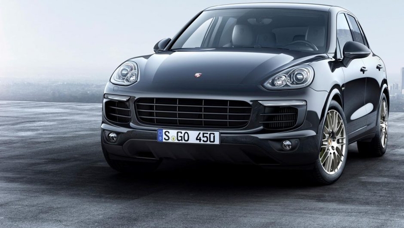 „Porsche“ pristato du naujus „Platinum Edition“ serijos visureigius
