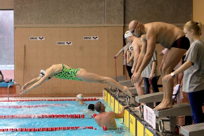 R. Meilutytės taurę laimėjo buvusio olimpiečio šeima