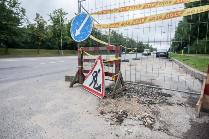 Liūties sudarkytai Jonavos gatvei prireikė remonto