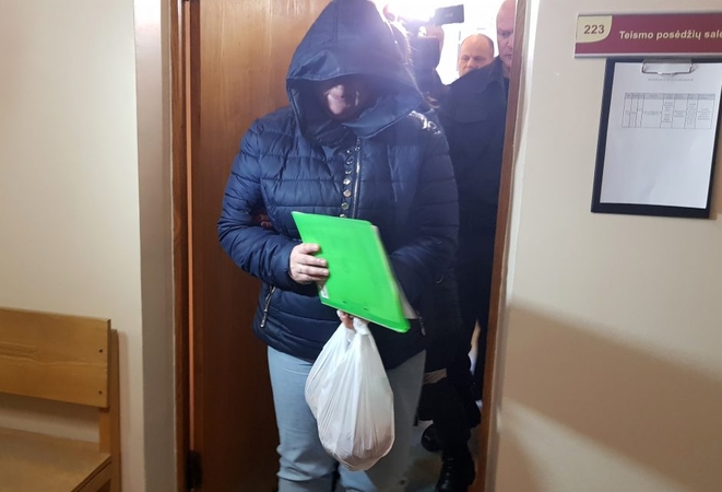 Naujagimių atsikračiusi moteris suimta teismo salėje