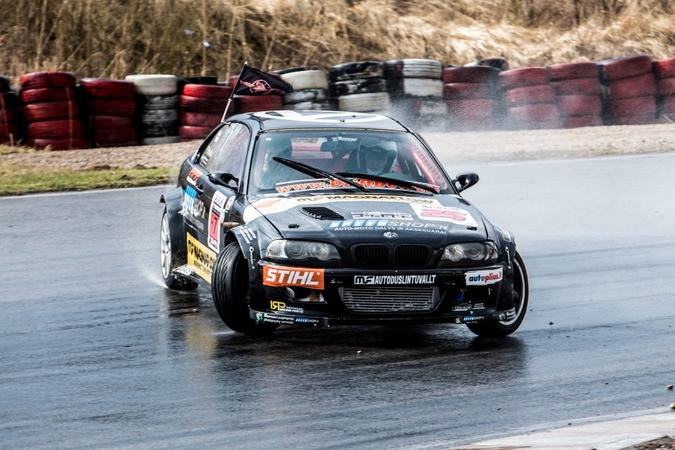 „Nemuno žiedo“ trasą kaitino drifterių padangos