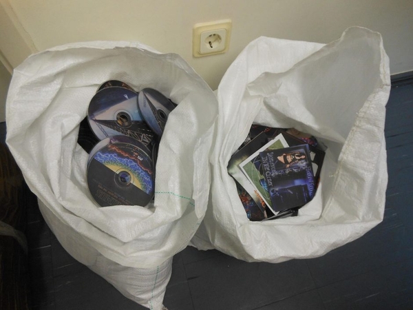 Kontrabandines plokšteles bandė įvežti keleiviniu autobusu